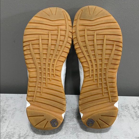 Born Primitive White and Gray Athletic Shoes Size 8 - Picture 14 of 14